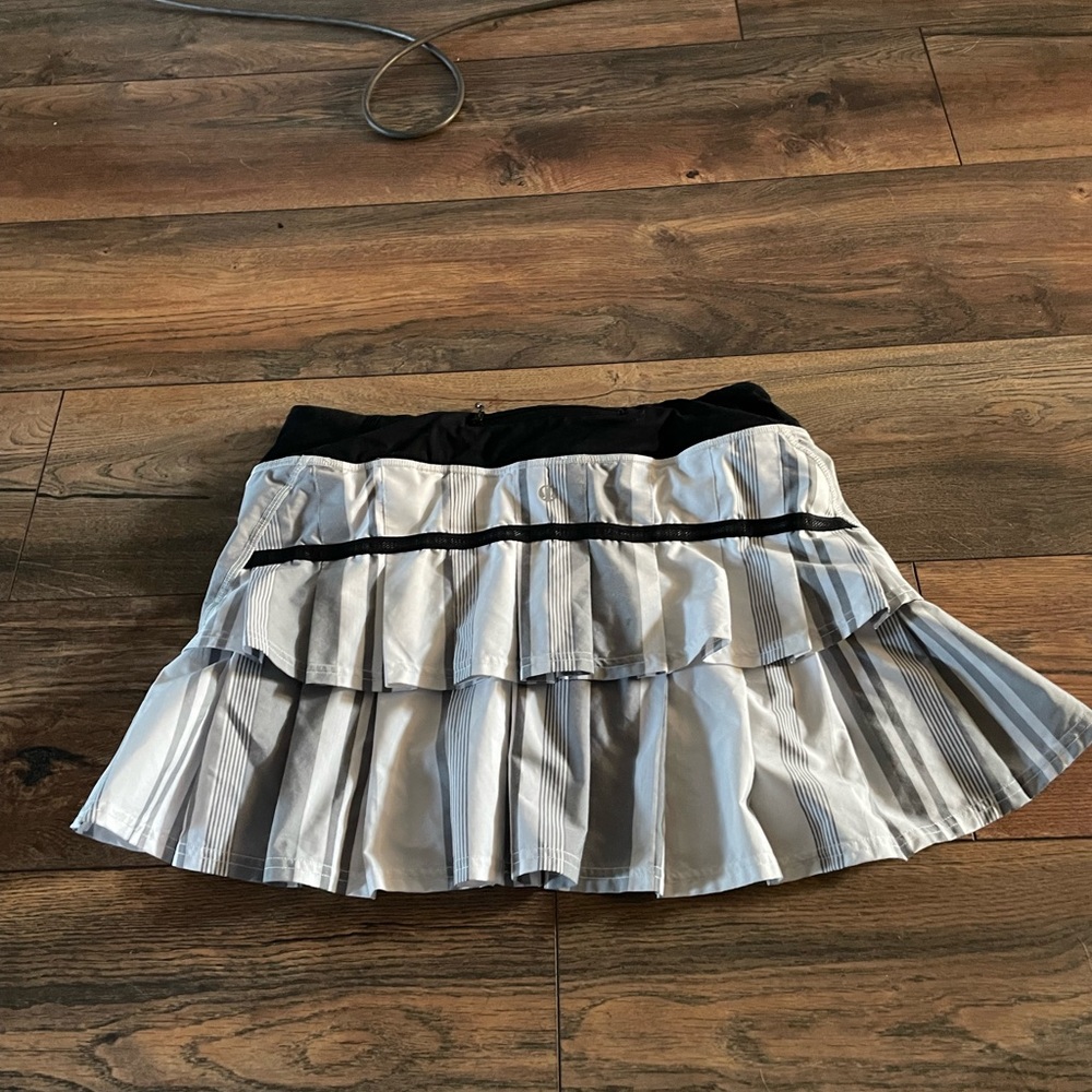 Lululemon athletic skirt for running or tennis. Tall size 6